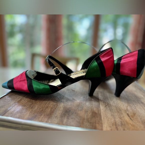 Colorful Striped Heels for a Bold Statement - Picture 3 of 6
